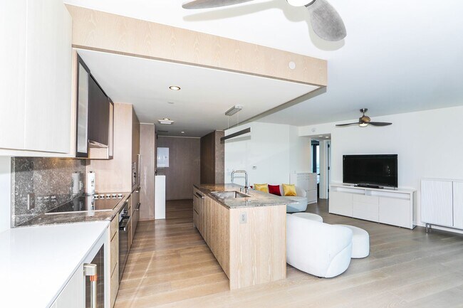 Building Photo - KOULA 2b2b1pkg Ready to Move In!