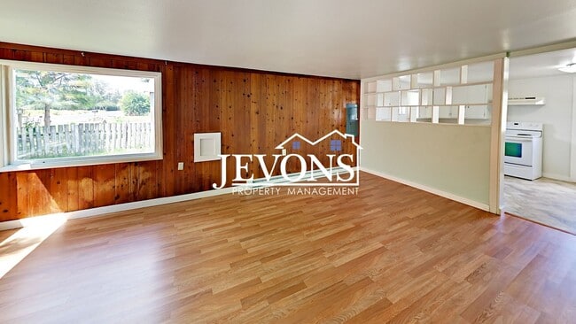 Building Photo - Pet-friendly single-family home in Tieton ...