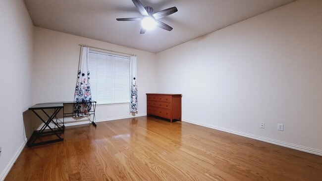 Building Photo - 5812 Lava Dr