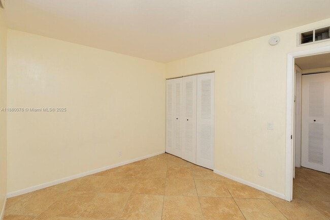 Building Photo - 109 Lake Emerald Dr