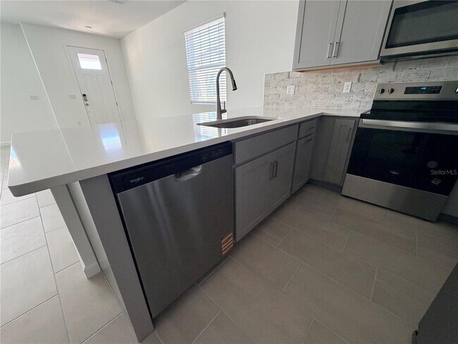 Building Photo - 9948 Red Canoe Aly