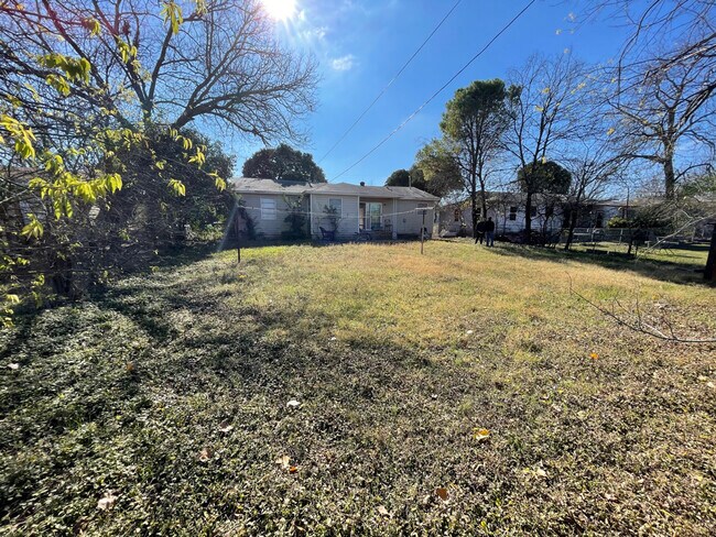 Building Photo - 1401 Alta Mira Dr