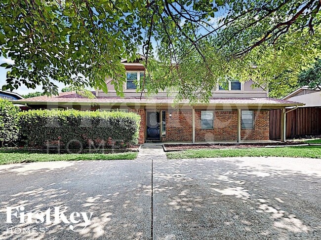 Building Photo - 3000 Laurel Ln