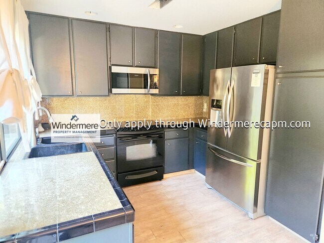Building Photo - Gorgeous Campus Commons Home Available Now!