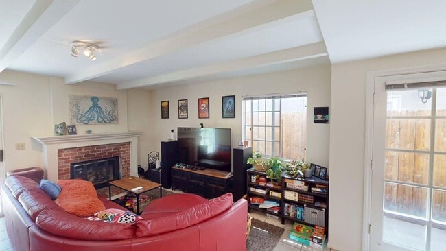 Building Photo - Spacious 4 Bedroom 3.5 Bathroom Coronado H...