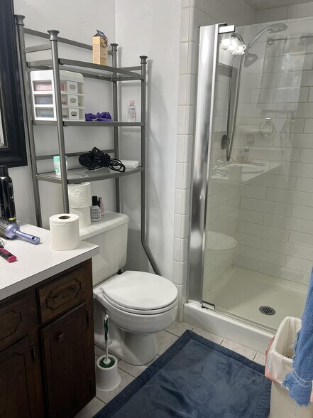Ensuite - 1223 W Bellwood Dr