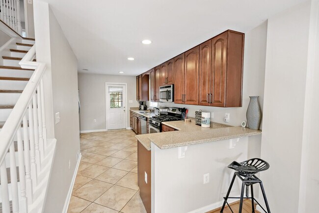 Building Photo - 2021 Washington Blvd