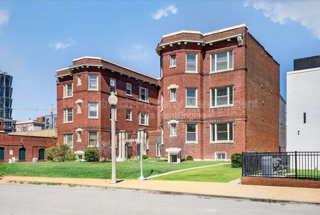 Building Photo - 4561 Laclede Ave