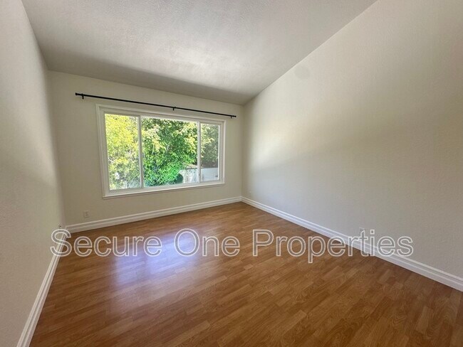 Building Photo - 3880 Via Verde