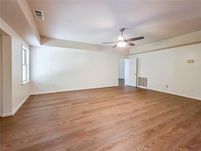Building Photo - 2502 Oak Hill Overlook