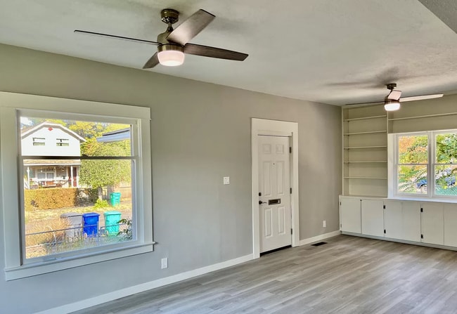 Front Door & Living Room - 5426 N Oberlin St