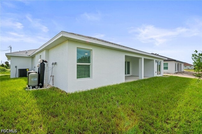 Building Photo - 116 NW 23rd Ave