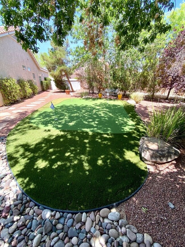 Building Photo - Furnished 4 Bedroom Pool Home - 6 month lease