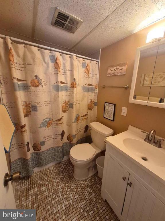 Building Photo - 745 Mooring Rd