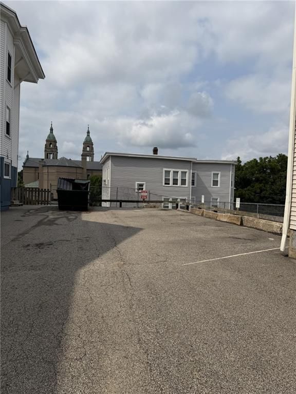 Building Photo - 159 Elm St