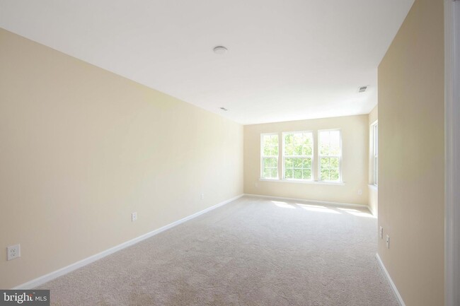 Building Photo - 421 Dogwood Dr