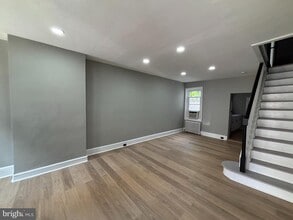 Building Photo - 107 Kingsley St