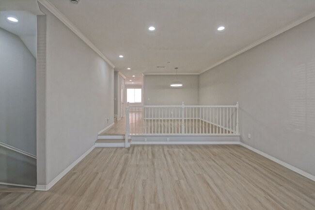 Building Photo - RECENTLY RENOVATED, BRIGHT & SPACIOUS, TRI...