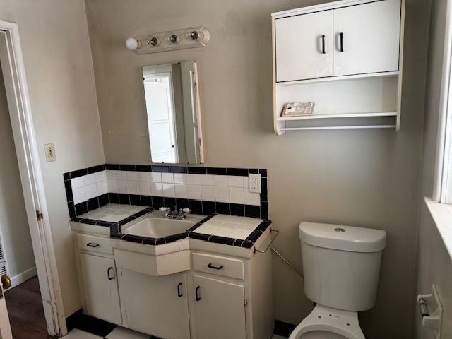 Building Photo - 9610 Rosecrans Ave