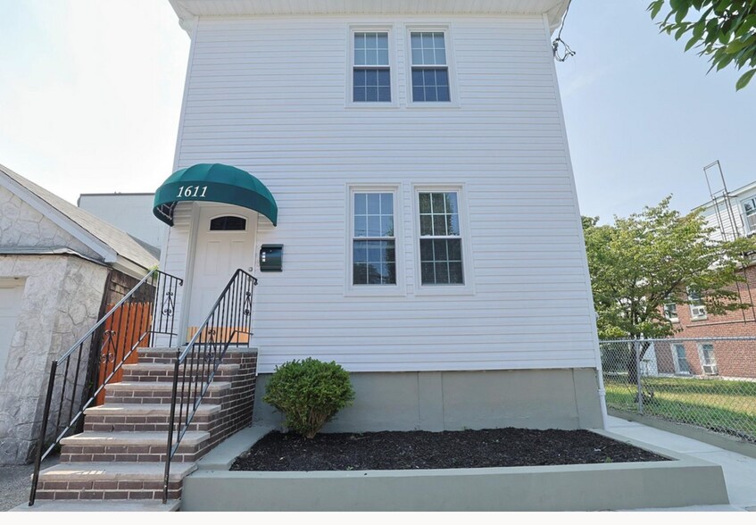 Building Photo - 1611 Research Ave
