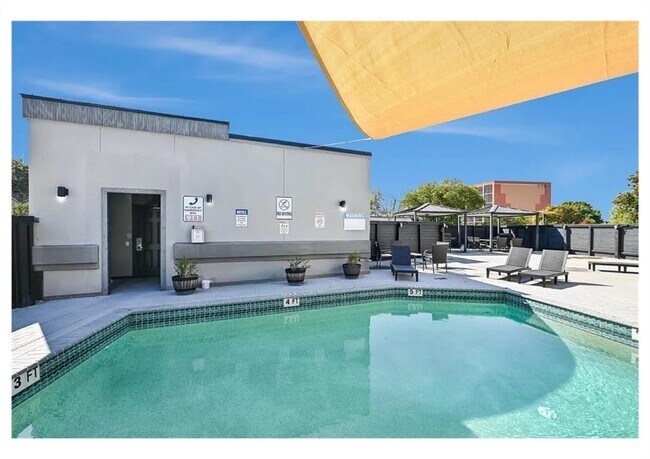 Building Photo - 935 La Posada Dr