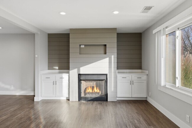 Building Photo - Large Ranch on Cul-de-sac