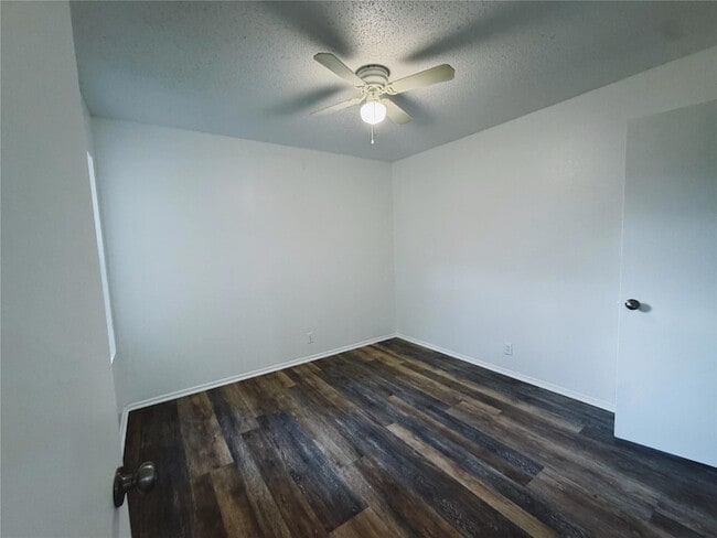 Building Photo - 9906 Hundred Oaks Cir