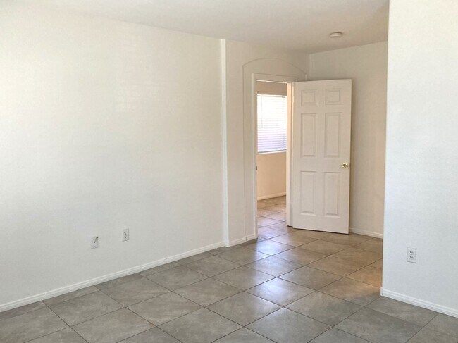 Building Photo - 4990 Tioga Pass Ave
