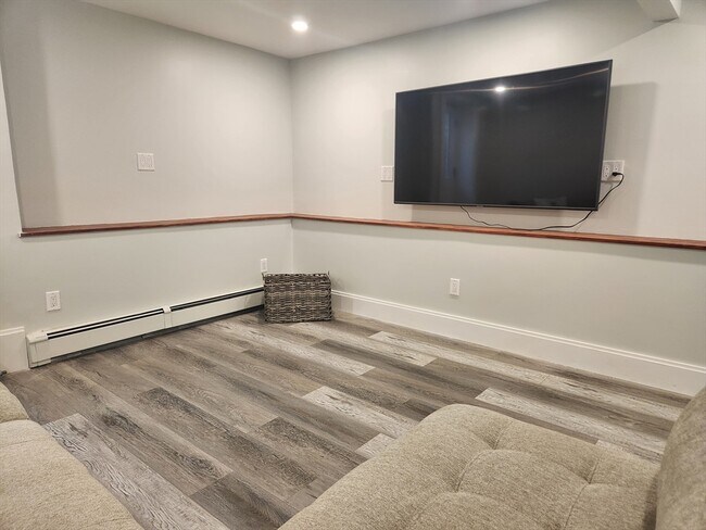 Building Photo - 150 Centre St