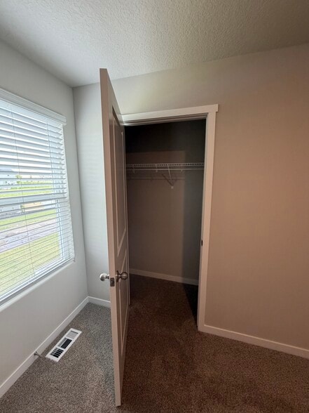 Building Photo - 17021 Persimmon Ln
