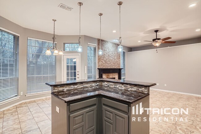 Building Photo - 6516 Ashwood Dr