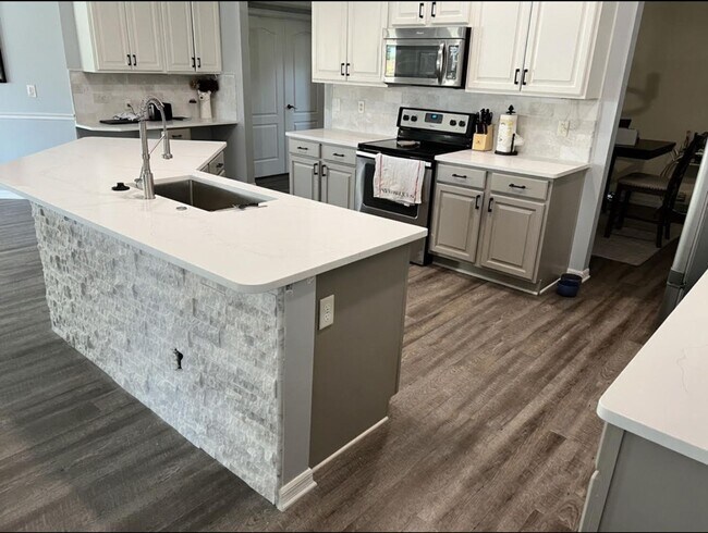 Building Photo - Beautiful 3/2 in Desirable John's Creek