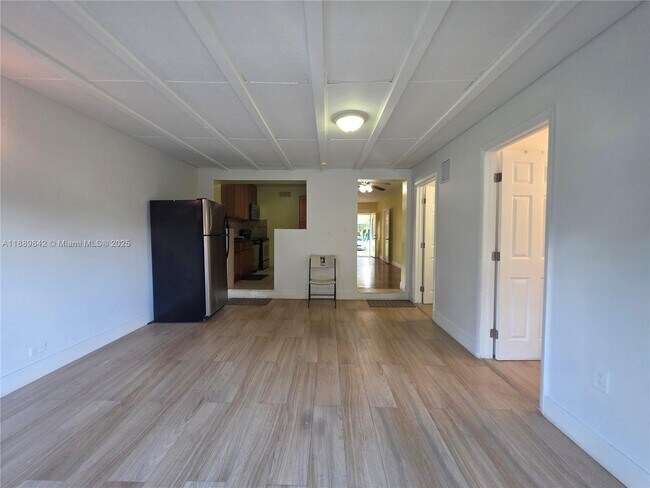 Building Photo - 1 N Melrose Dr
