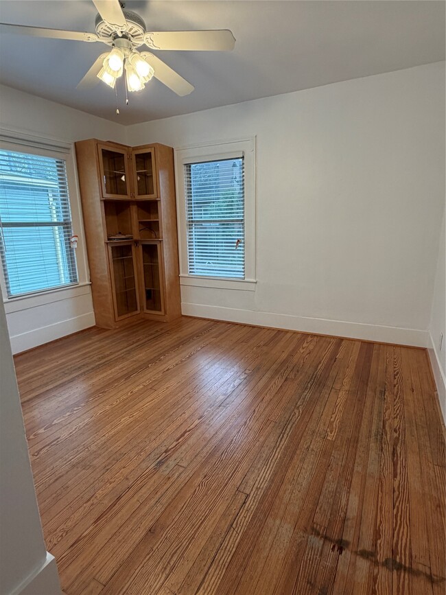 Building Photo - 1702 Dunlavy St