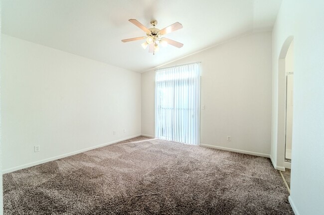 Building Photo - ? Spacious 4-Bedroom, 2.5-Bathroom Home in...