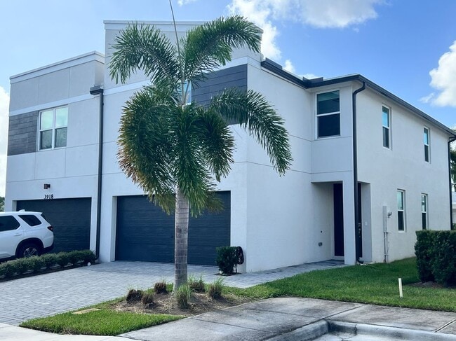 Building Photo - 3916 SE Mentmore Ln