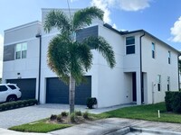 Building Photo - 3916 SE Mentmore Ln