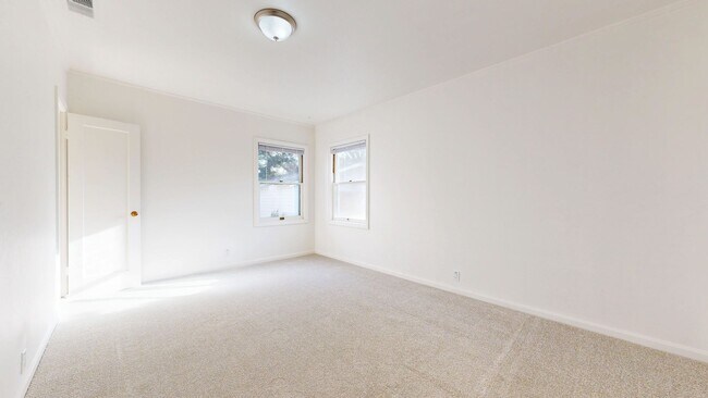 Building Photo - Bright Country Three Bedroom One Bathroom ...