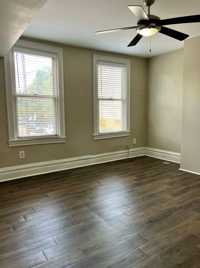 Building Photo - *** Gorgeous Mt. Washington Three Bedroom House * Fully Renovated * Near Grandview Ave * Pet Frie...