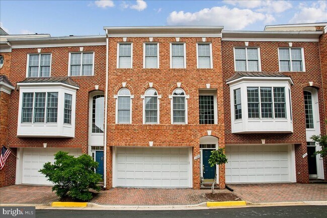 Building Photo - 1309 McLean Crest Ct