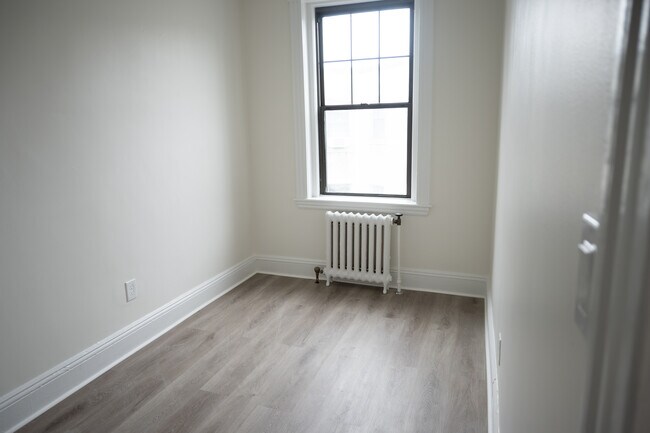 2nd room/office space - 374 Chestnut Hill Ave