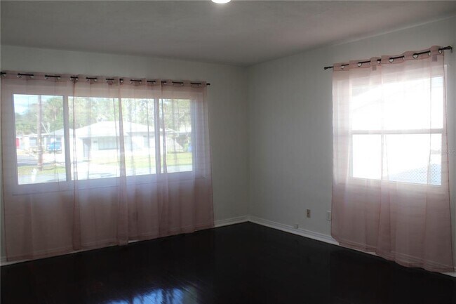 Building Photo - 515 Druid St