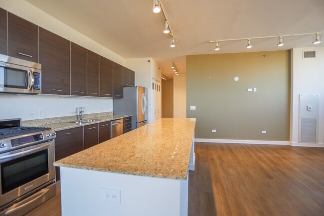 Building Photo - 901 W Huron St