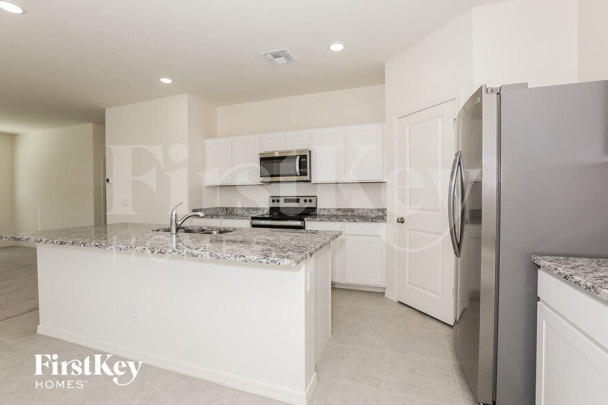 Building Photo - 3061 E Millennium Wy