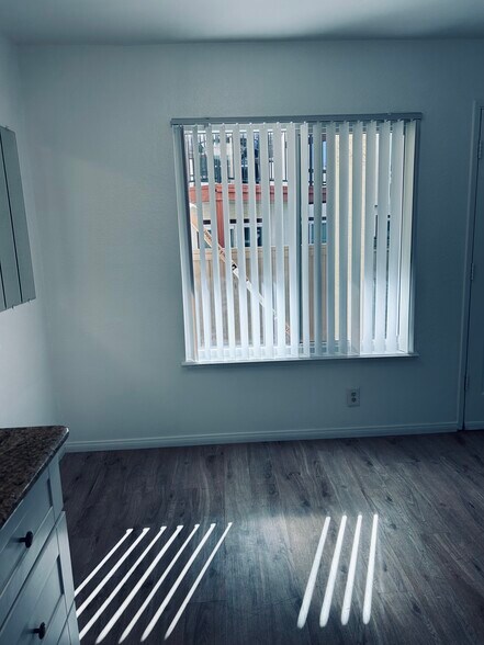 Building Photo - 4070 Porte La Paz