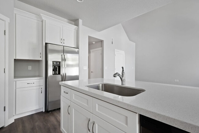 Building Photo - 735 E Zekes Ct