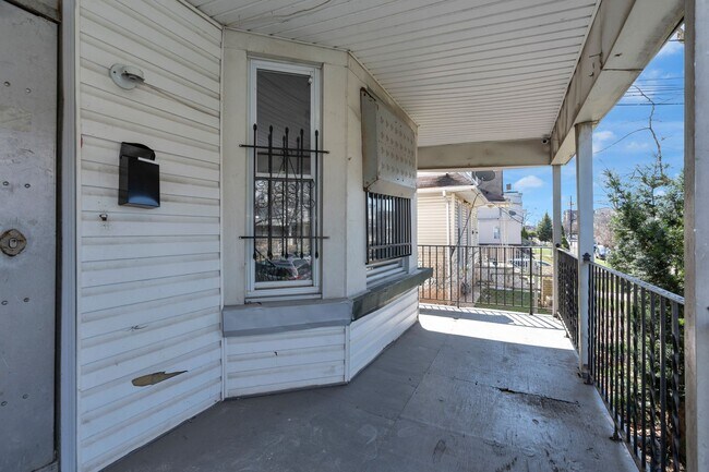 Building Photo - 555 Jefferson Ave