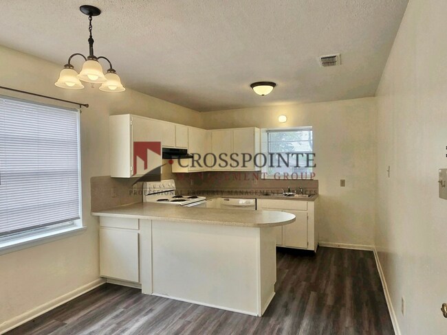 Building Photo - Tour Today! 3 Bedroom, 2 Bathroom Unit!