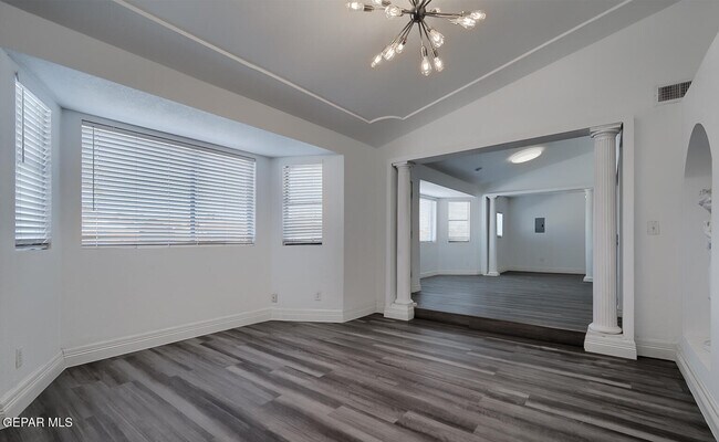 Building Photo - 9709 Vallarta Dr