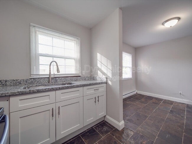 Building Photo - 325 S Gardner Ave